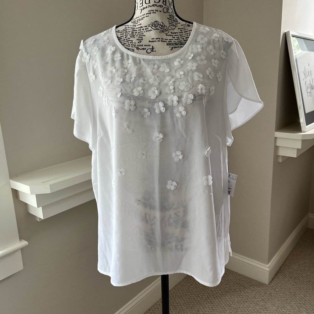 White tulip sleeve with flower appliqués